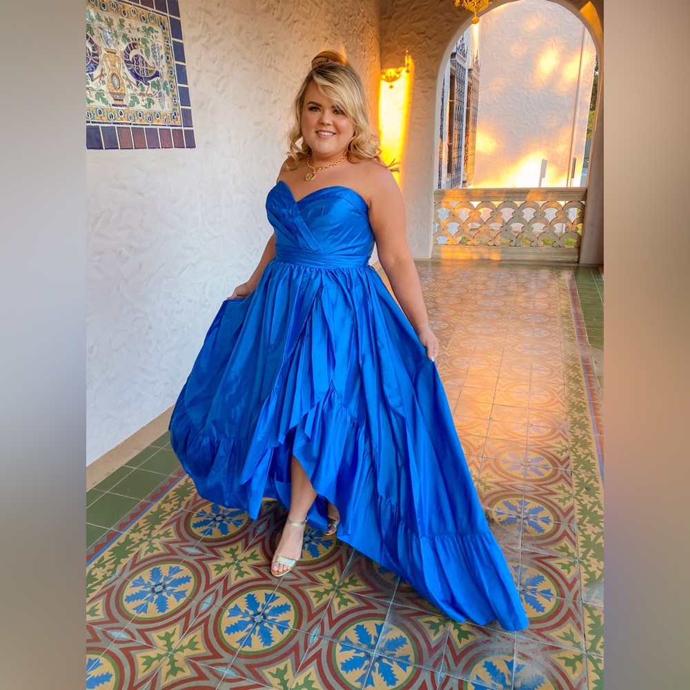 Worn once size 16 MacDuggal dress
